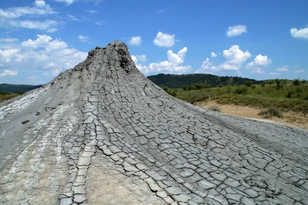 来自罗马尼亚Berca的泥火山 罗马尼亚语 Vulcanii Noroiosi 这是一个受保护的地质空间 其主要吸引力是泥火山 一种被称为冷火山的现象 — 图库照片