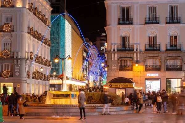 Madrid España 2020 Calle Preciados Con Iluminación Navideña Por Noche — Foto de Stock