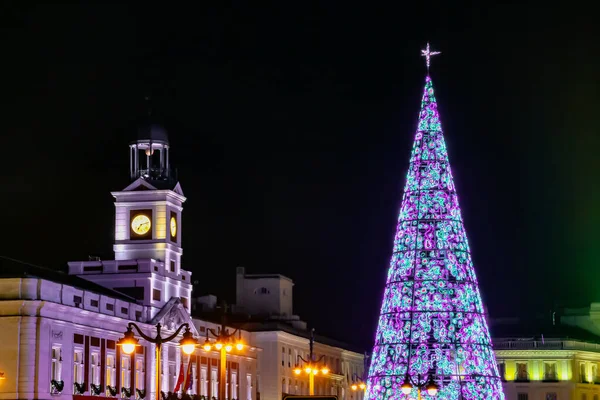 Árvore Natal Praça Sol Com Relógio Dos Correios Iluminado Noite — Fotografia de Stock