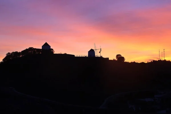 Uitzicht Een Zonsondergang Met Traditionele Windmolens Sanlucar Guadiana Spanje Lucht — Stockfoto