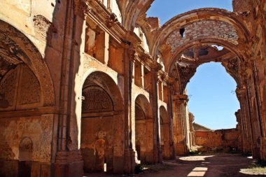 İspanya İç Savaşı 'nda bombalanan Belchite Muharebesi' nin (İspanya) kalıntıları. San Agustin Kilisesi harabeleri..