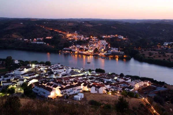 Solnedgång Guadiana Floden Gränsen Mellan Spanien Och Portugal Två Små — Stockfoto