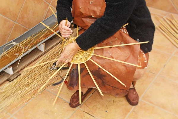 Traditioneel Riethandwerk Sanlucar Guadiana Andalusië Spanje Echt Werk Manden Maken — Stockfoto