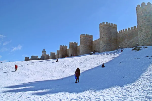 Medieval Wall Avila Spain Its Snowy Slope People Enjoying Playing — Stock Photo, Image