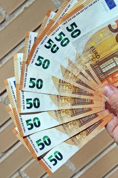 Ręka Bandą Banknotów Euro — Zdjęcie stockowe