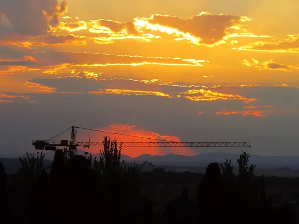 Silhouette Una Gru Costruzione Tramonto Silhouette Con Bel Cielo Con — Foto Stock