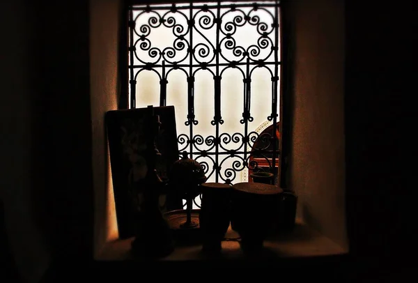 Ventana Desde Las Sombras Del Interior Una Casa Marroquí Marrakech — Foto de Stock