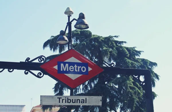 Entrada Estación Metro Tribunal Madrid España Señal Que Indica Entrada — Foto de Stock