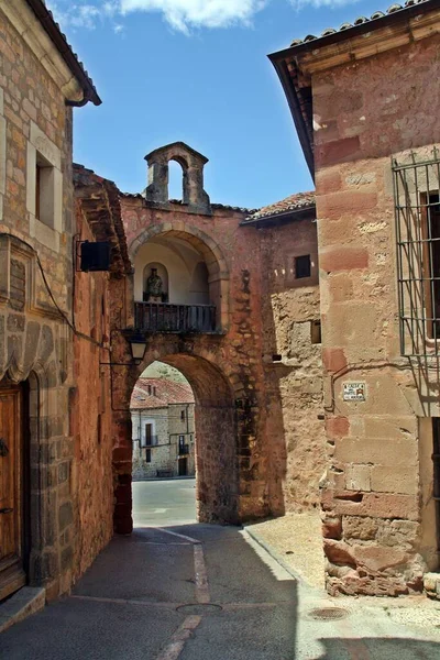 Λεπτός Και Στενός Δρόμος Της Μεσαιωνικής Πόλης Της Siguenza Ισπανία — Φωτογραφία Αρχείου