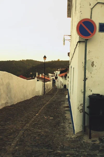 Weiße Und Enge Straße Mertola Portugal — Stockfoto