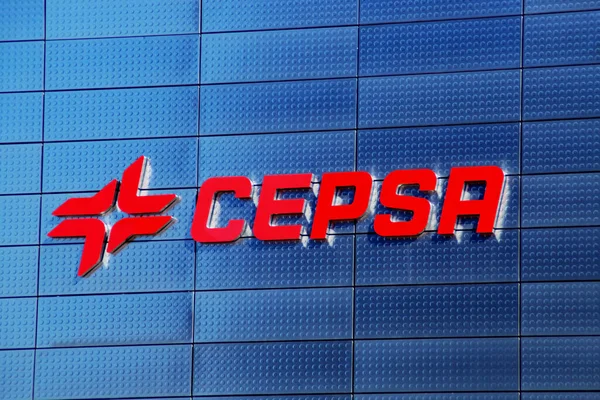 Madrid Spanien 2018 Cepsa Logo Auf Dem Cepsa Turm Cuatro — Stockfoto