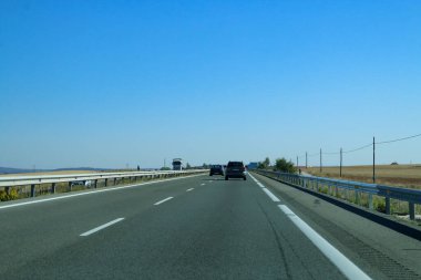 Saelices, İspanya. 29 09 2018. Madrid ve Valencia 'yı birbirine bağlayan A3 otoyolunun 100 km' si. Valencia 'ya doğru az trafik olan bir gün..
