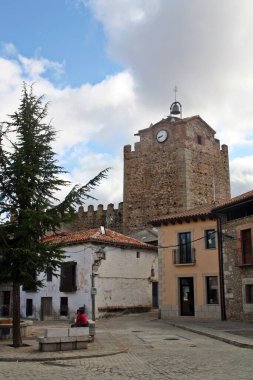 İspanya, Buitrago de Lozoya 'daki Meydan ve Kule Albarrana.