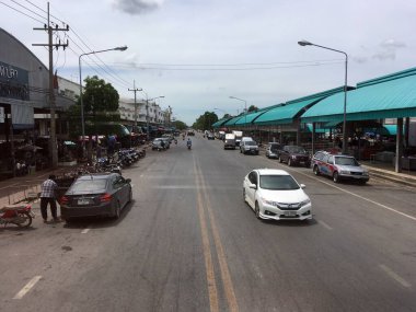 Ban Bang Man, Tayland; 08 24 2017. Tayland 'dan Ban Bang Man pazarı. 32. otoyol, Tayland 'da Ayutthaya' dan Sukhothai 'ye giden yol..