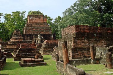 Wat Mahathat 'daki Buda ya da Tayland' daki Sukhothai Tarih Parkı 'ndaki Mahathat Tapınağı. Tapınağın adı 