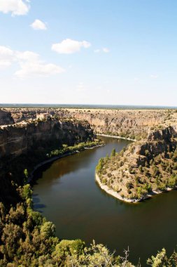 Duraton Nehri Meander ve Segovia 'da San Frutos inzivası (İspanya).