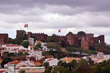 Portekiz 'in güneyindeki Arap Silve Kalesi. Algarve.