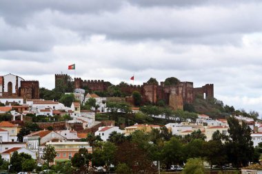Portekiz 'in güneyindeki Arap Silve Kalesi. Algarve.