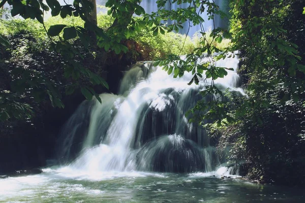 Καταρράκτης Μπάνιου Της Diana Ισπανικά Cascada Bano Diana Monasterio Piedra — Φωτογραφία Αρχείου