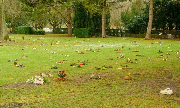 Chinese Graves Copenhagen West Cemetery Flowers Left Offerings Lawn Winter — Stock Photo, Image