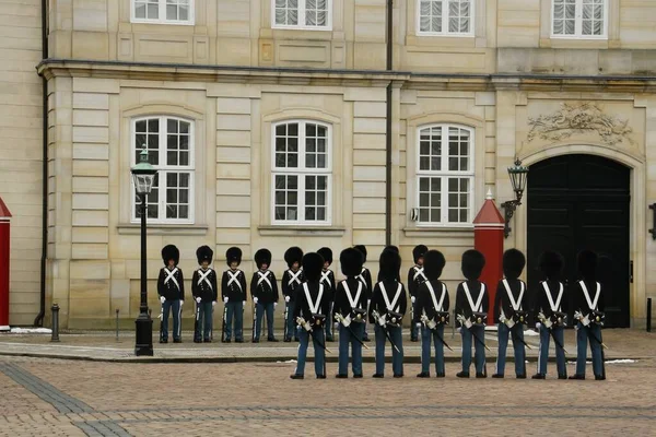 Kopenhagen Dänemark 2016 Wachablösung Auf Schloss Amalienborg Kopenhagen Die Königliche — Stockfoto