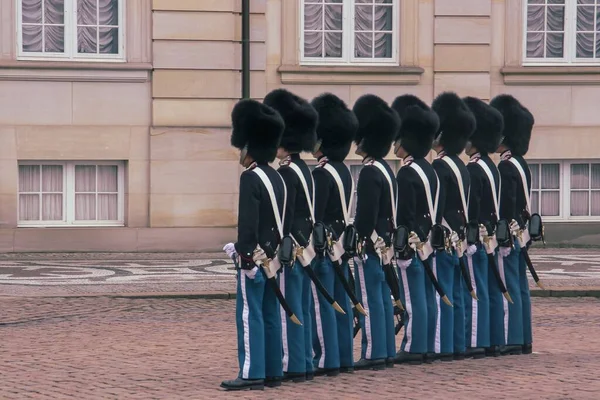 Kopenhagen Dänemark 2016 Wachablösung Auf Schloss Amalienborg Kopenhagen Die Königliche — Stockfoto