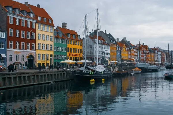 Copenhague Dinamarca 2016 Nyhavn Famosa Calle Junto Los Canales Copenhague — Foto de Stock