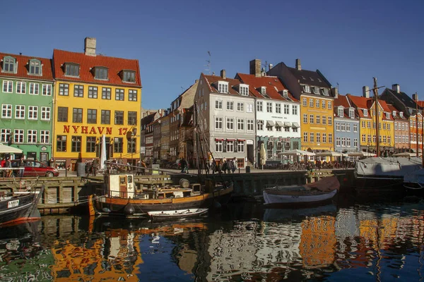 Copenhague Dinamarca 2016 Nyhavn Famosa Calle Junto Los Canales Copenhague — Foto de Stock