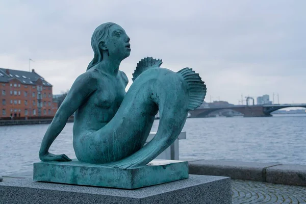 Copenhague Dinamarca 2016 Escultura Sereia Fora Diamante Negro Biblioteca Real — Fotografia de Stock