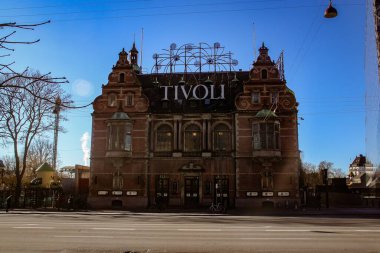 Kopenhag, Danimarka; 02: 16 2016. HC 'den Tivoli Park. Kopenhag 'daki Andersens Bulvarı. Ünlü Kopenhag eğlence parkının cephesi.