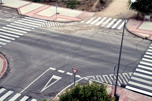 Straßenkreuzung Mit Asphalt Von Oben Madrid Spanien Auf Den Asphalt — Stockfoto