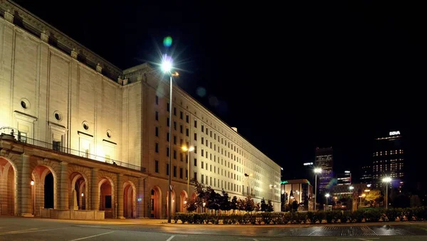 Madrid Spanien 2018 Eingang Zum Entwicklungsministerium Regierungsgebäude Nuevos Ministerios Nachtansicht — Stockfoto