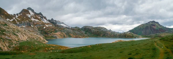 Ibon Estanes Або Astanes Ібон Означає Арагонець Невелике Льодовикове Озеро — стокове фото