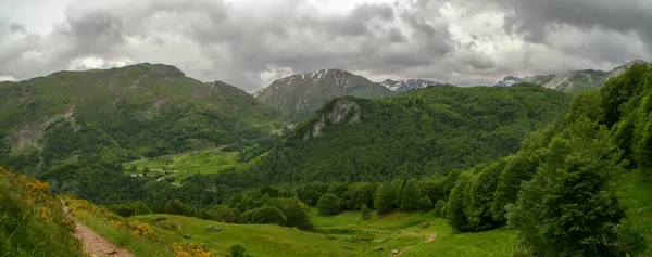 Pirinéus Dia Tempestuoso Nublado Junho Lado Norte Borce França Paisagem — Fotografia de Stock