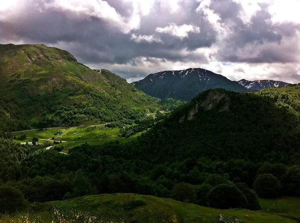 Zelené Údolí Severních Pyrenejích Francouzské Pyrenejí Borce Francie Přírodní Krajina — Stock fotografie