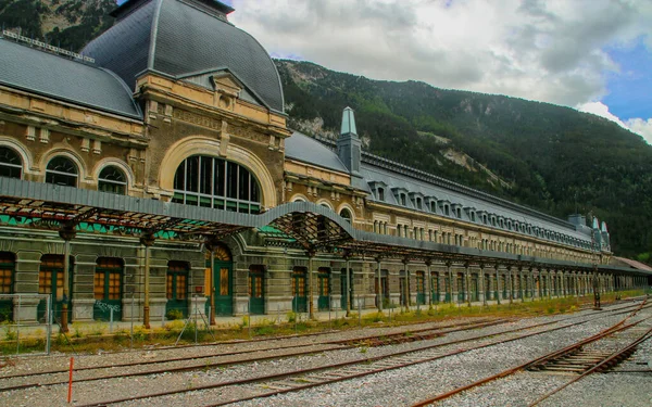 Der Internationale Bahnhof Canfranc Ist Ein Bahnhof Der Gemeinde Spanisch — Stockfoto