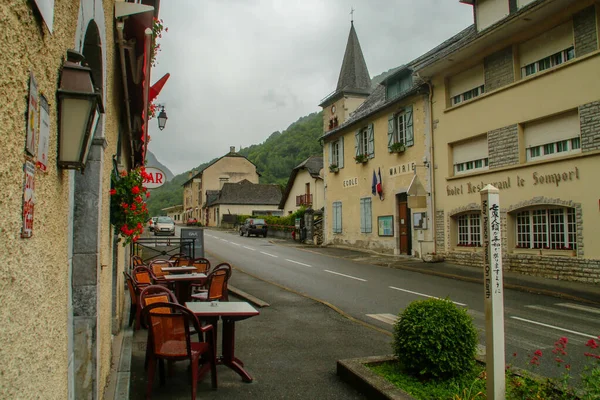 Urdos Francia 2016 134 Carretera Que Corre Través Pequeña Ciudad —  Fotos de Stock