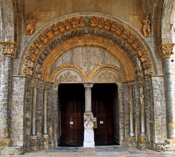 Fransa Nın Oloron Sainte Marie Katedralinin Kapısı Timpanumu Yüksek Arşivlerin — Stok fotoğraf
