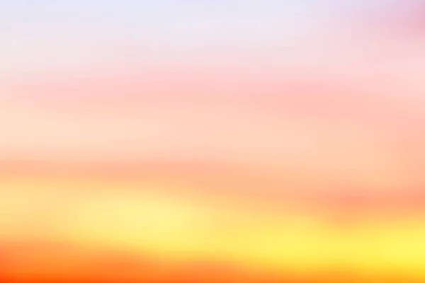 日没時のオレンジの空を中心に ぼけ効果で得られる背景 — ストック写真