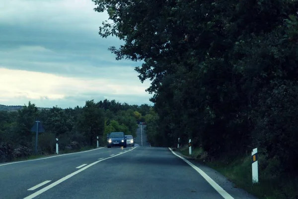 Miraflores Sierra Madrid 2018 Coches Que Conducen Una Carretera Rural —  Fotos de Stock