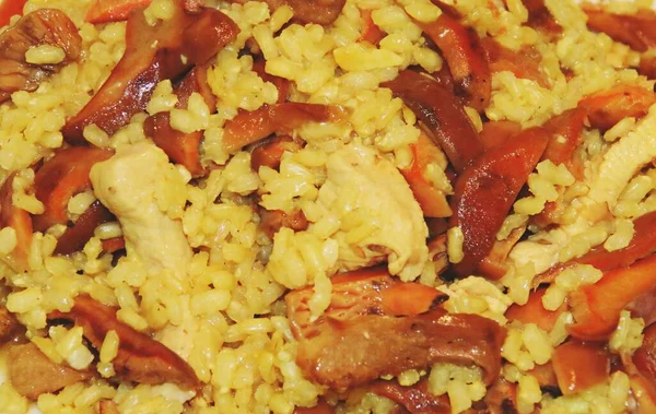 Niscalolu pilav, İspanyol mutfağı. Laktarius Deliciosus, yaygın olarak niscalo, safran süt şapkası ve kırmızı çam mantarı olarak bilinir. İber Yarımadası 'nda yaygın olarak toplanır..