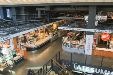 New York, ABD. 13 Kasım 2019. Essex Caddesi 88 numaradaki Essex Pazarı. Aşağı Manhattan 'ın kalbinde taze ve zanaatkar ürünler almak için bir pazar.