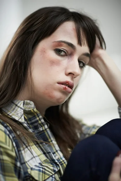 Female Victim Of Domestic Abuse At Home — Stock Photo, Image