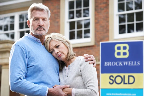 Olgun çift Satıyoruz ev mali sorunlar üzerinden zorunda