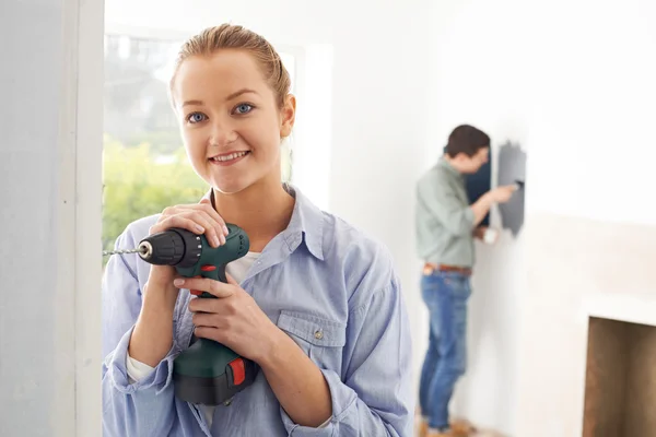 Young Couple Rennovating Property Together — Stock Photo, Image