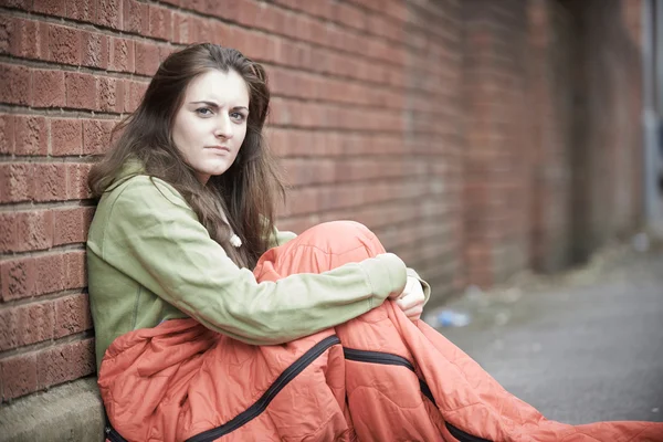 Vulnerable Teenage Girl Sleeping On The Street — Stock Photo, Image