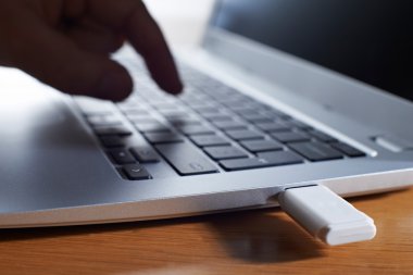 Memory Stick üzerine bilgisayar veri yedekleme