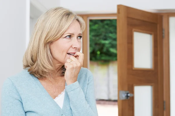Sad Mature Woman Suffering From Agoraphobia Looking Out Of Open — Stock Photo, Image