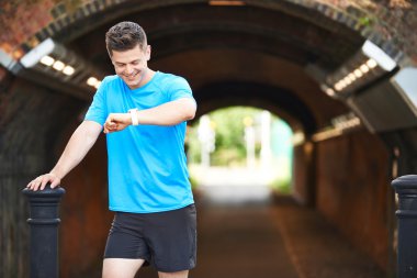 Etkinlik izleyicisi'ni kentsel Setti egzersiz yaparken bakan adam