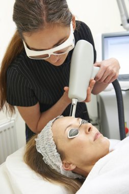 Fraksiyonel lazer tedavi taşıma güzellik uzmanı